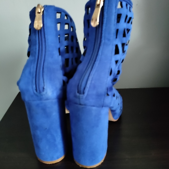 Shoes - Picture 2 of 4